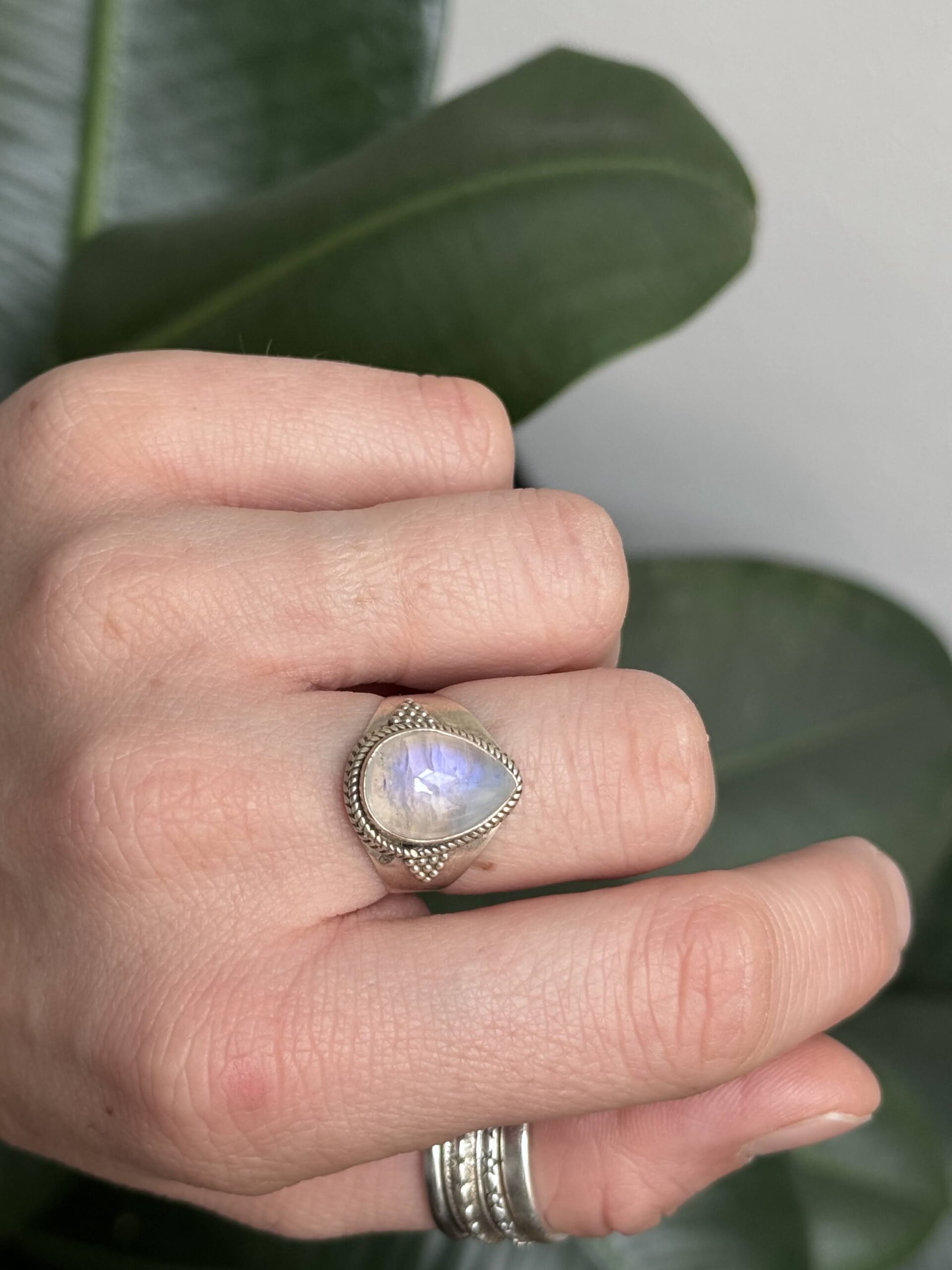 Labradorite bianca misura 17 - immagine 4